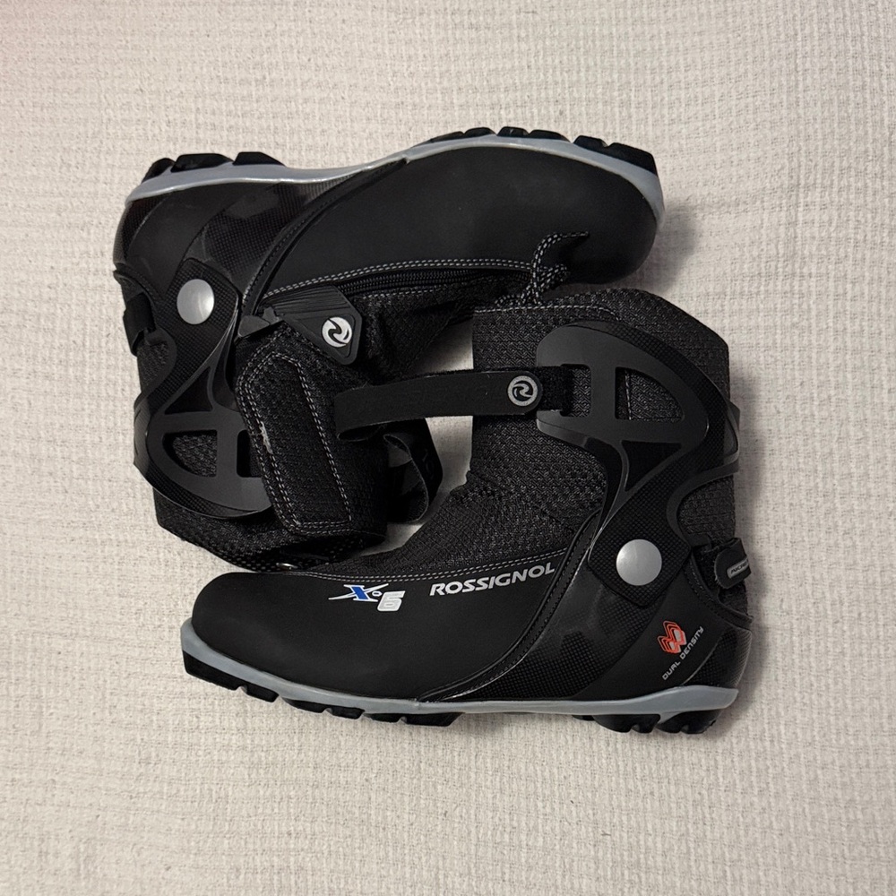 LIKE NEW Rossignol X-6 Black and Silver Ski Boots